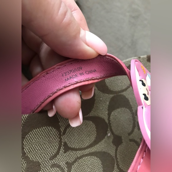 Coach flip flops in good condition. Size 8 - Picture 3 of 5